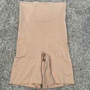 Beige spanx shorts high waisted - large